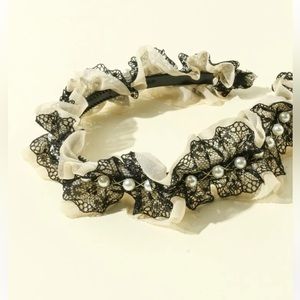 $2 BLACK AND OFF WHITE HEADBAND. NEW. $2 WITH ANY ORDER OF $10 OR MORE